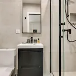 Stylish And Modern Quartier Latin Daire Paris