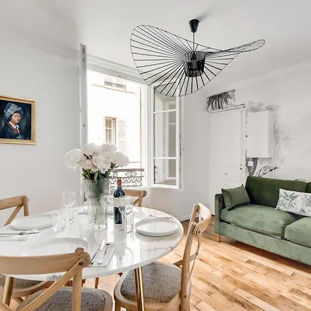 Stylish And Modern Quartier Latin *