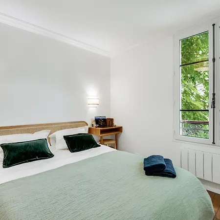 Stylish And Modern Quartier Latin * Parijs