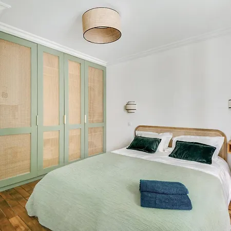 Stylish And Modern Quartier Latin *