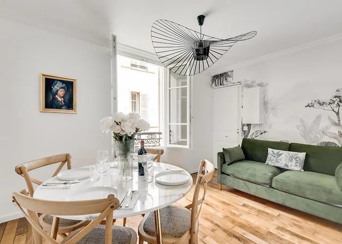 Stylish And Modern Quartier Latin *